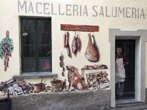 Dipinto murale tra i vicoli del Borgo Dipinto di Claino