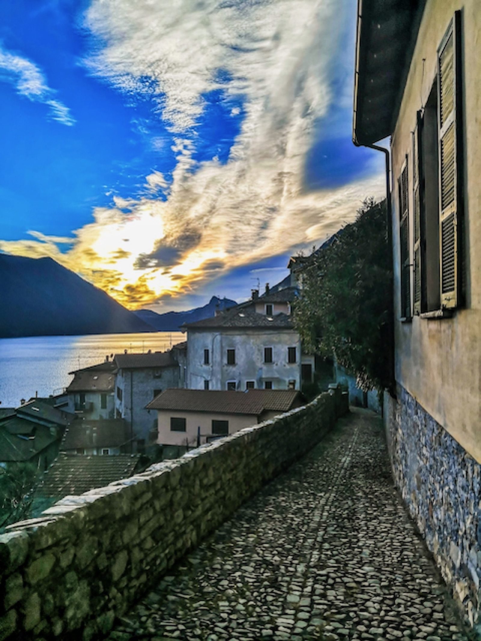 Vicolo al tramonto in Valsolda