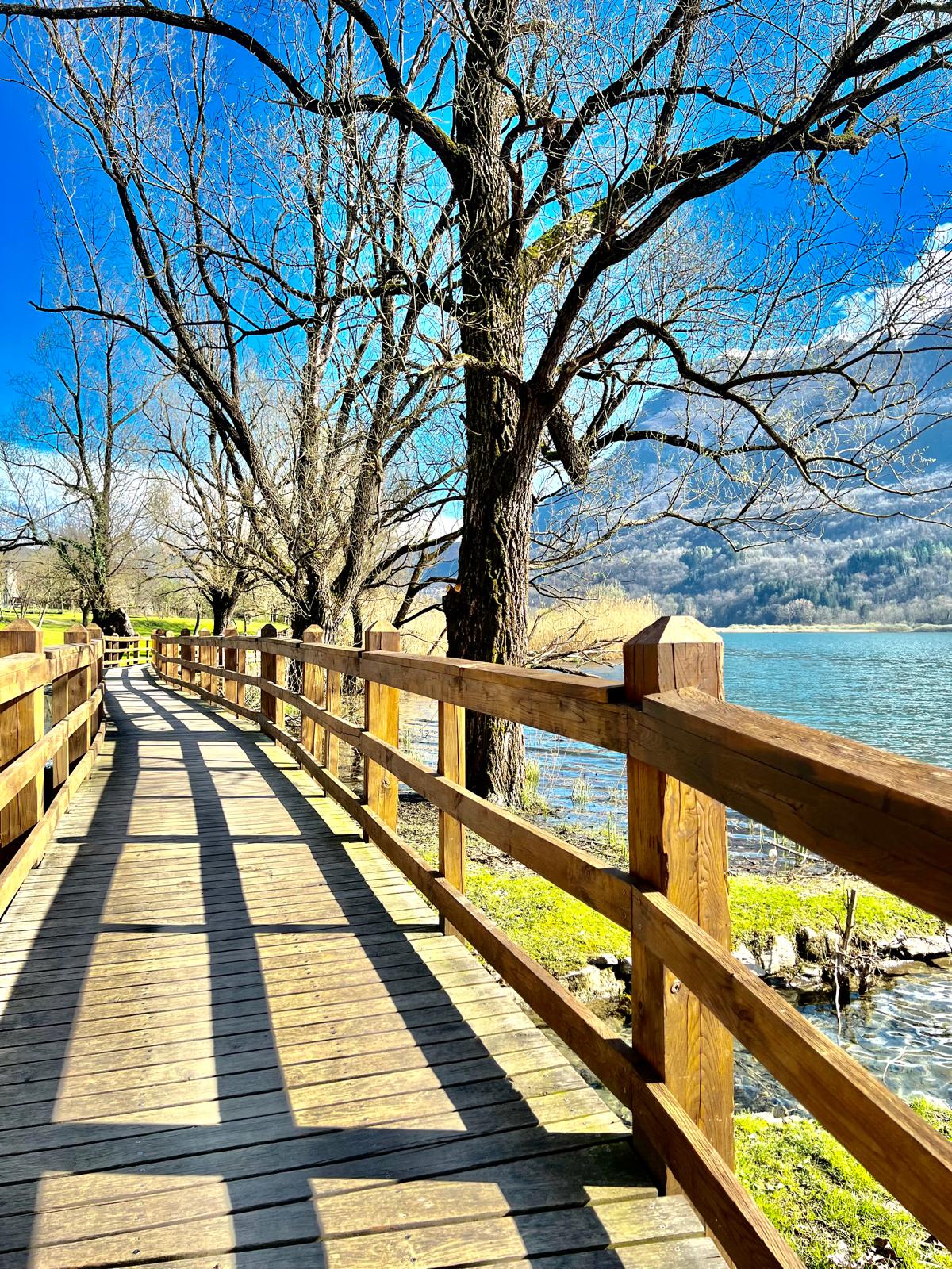 Percorso ciclopedonale Porlezza-Menaggio tra Lago Ceresio e Lago di Como