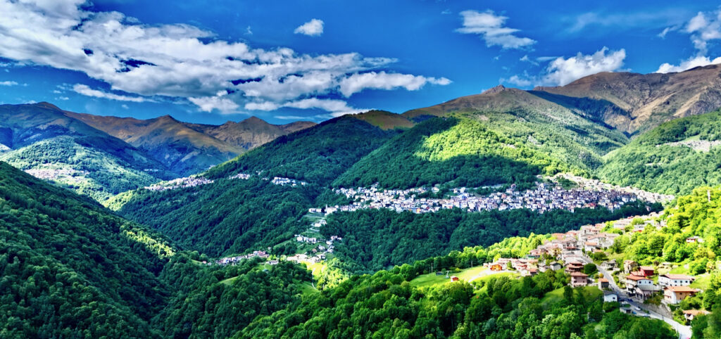 Val Cavargna, valle prealpina del Lago Ceresio in provincia di Como, terra dei magnani e del Santuario di San Lucio