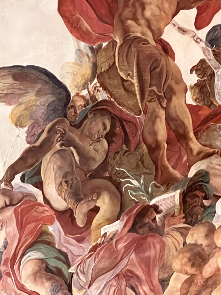 Dettaglio degli affreschi di Paolo Pagani nella Chiesa di San Martino a Castello Valsolda: figure di angeli nella scenografia barocca