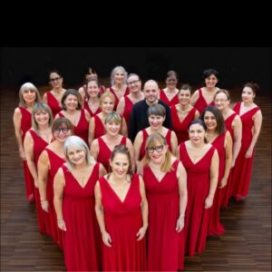 Le venti voci femminili dell In Laetitia Chorus di Arese in formazione con il direttore Massimo Mazza