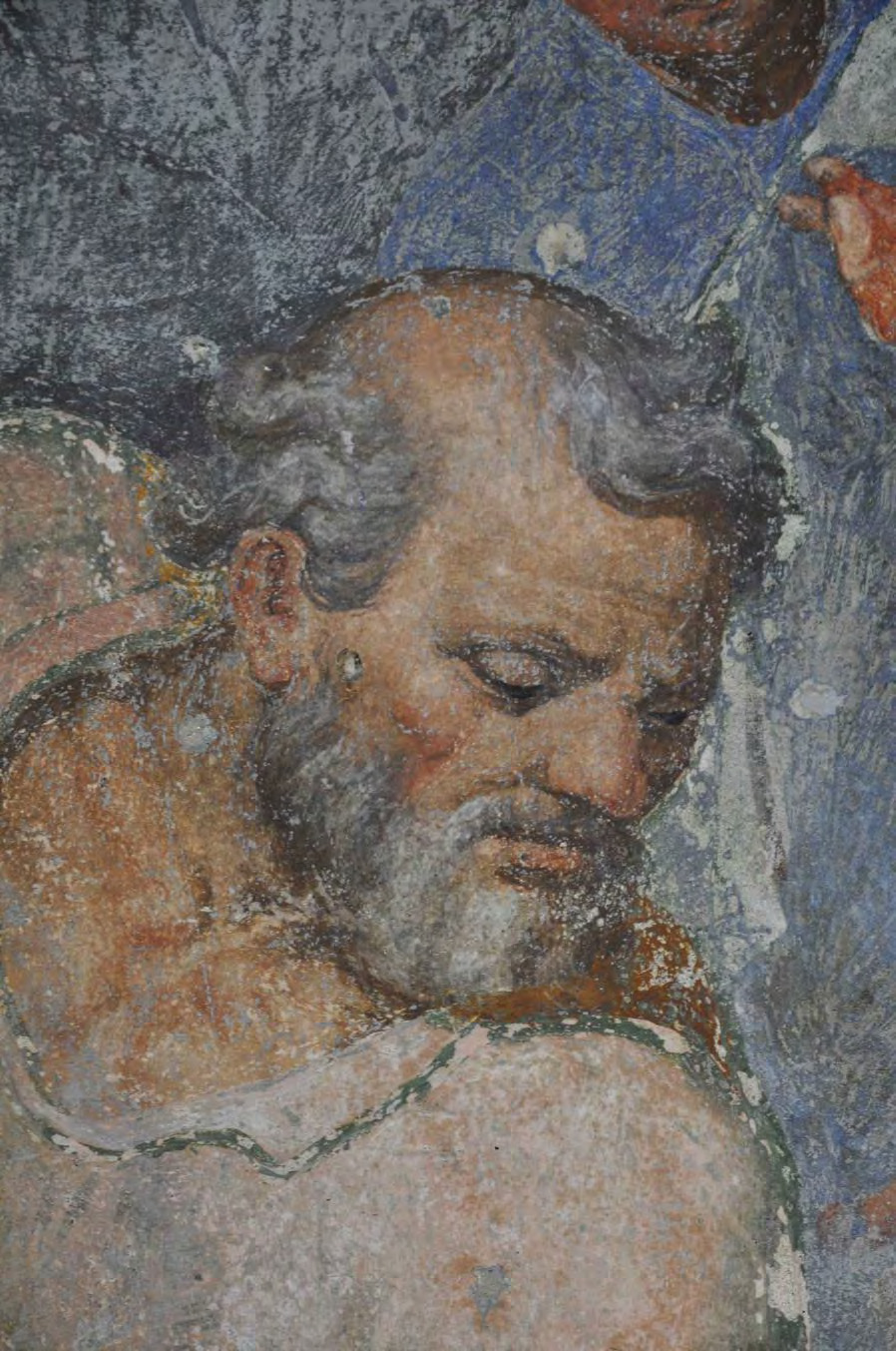 Il carnefice barbuto del martirio dopo la pulitura conservativa: la posa deriva direttamente dalla Crocefissione di San Pietro di Michelangelo per la Cappella Paolina