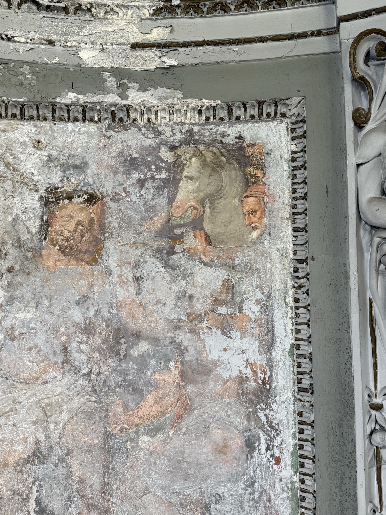 Riquadro sinistro intero del martirio di San Vincenzo al cavalletto, affresco di Pellegrino Tibaldi nella Chiesa di San Vincenzo Martire a Claino